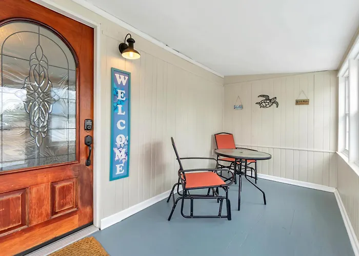 Blue Cottage, Close To Downtown & Bases! *