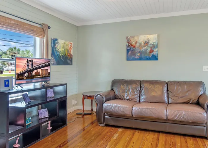 Holiday home Blue Cottage, Close To Downtown & Bases! Pensacola