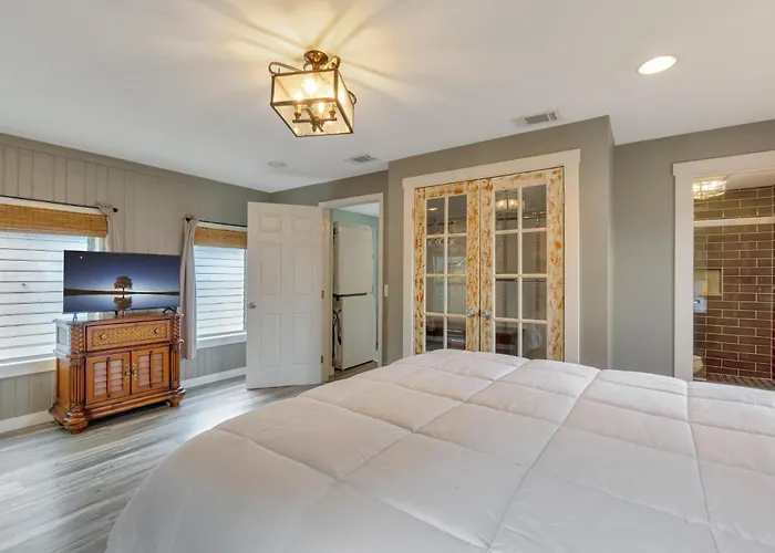 Blue Cottage, Close To Downtown & Bases! Pensacola