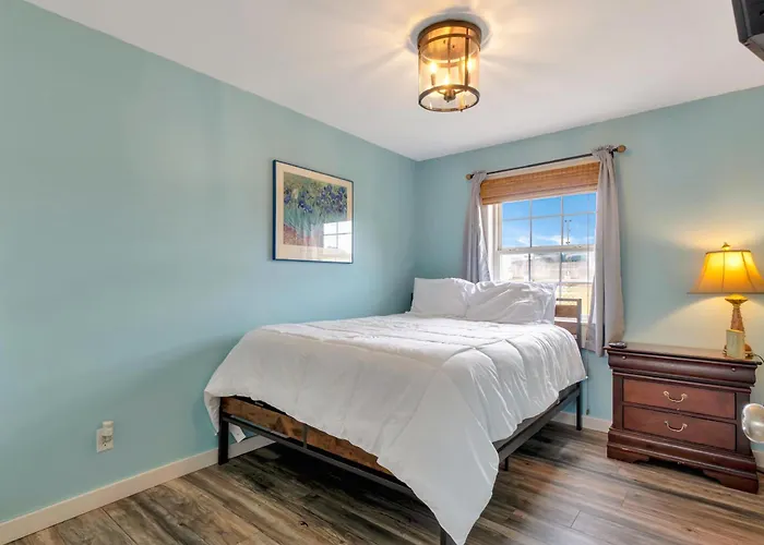 Holiday home Blue Cottage, Close To Downtown & Bases! *