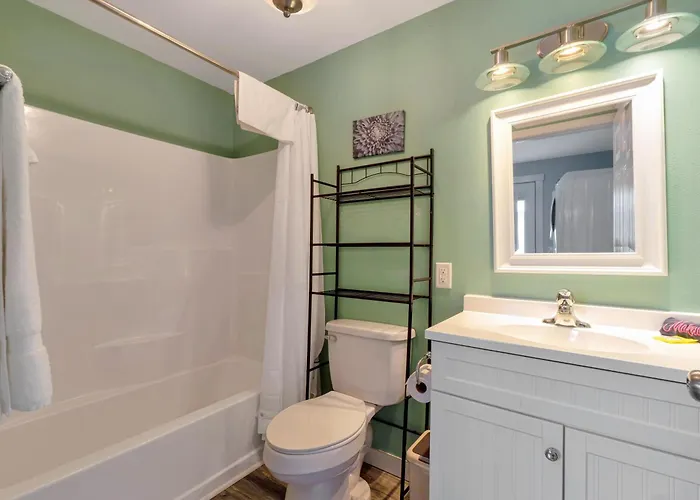 Blue Cottage, Close To Downtown & Bases! Holiday home Pensacola