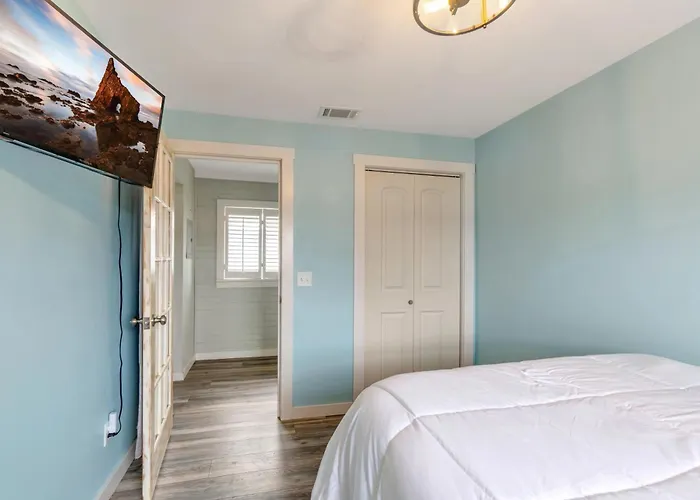 Blue Cottage, Close To Downtown & Bases! * Pensacola